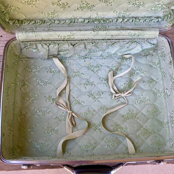 Set 2 Vintage American Tourist Tiara Suitcases Green Hard Shell Luggage NO KEY - Picture 9 of 15